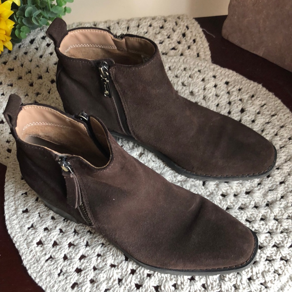 Blondo Samara Brown Suede Ankle Boots